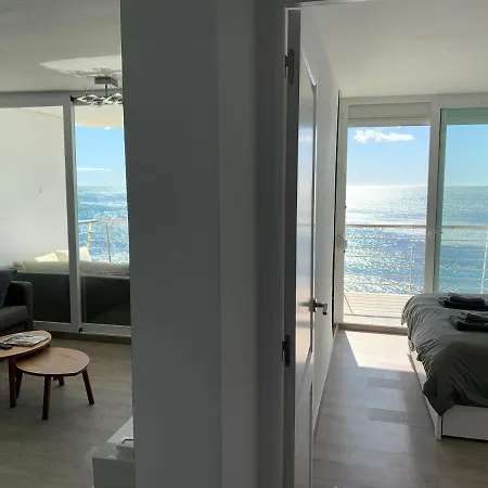 Apartment Sea Front, First Line, Air Conditioning, Heating, First Floor, 2 Habs 4beds *